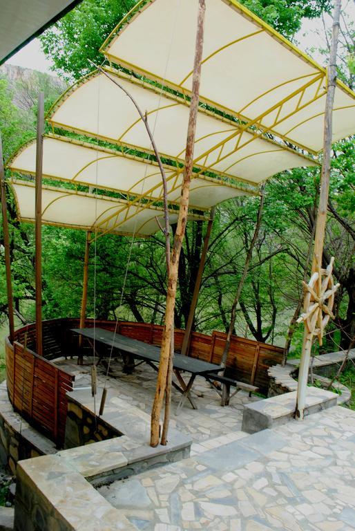 Park-Hotel Khoren'S Lake Areni Bagian luar foto